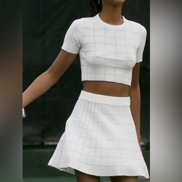 🎉HP🥳 Solid and Striped White Knit Set - Picture 2 of 12